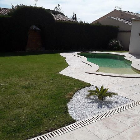 Yofanto Apartment Senas Exterior photo